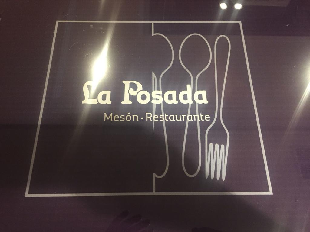 Meson Restaurante La Posada Hostal Calera y Chozas Exterior photo